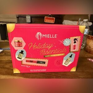 NEW MIELLE Gift Set Holiday Essentials Ready Jet Set Glow Kit- 5 Items